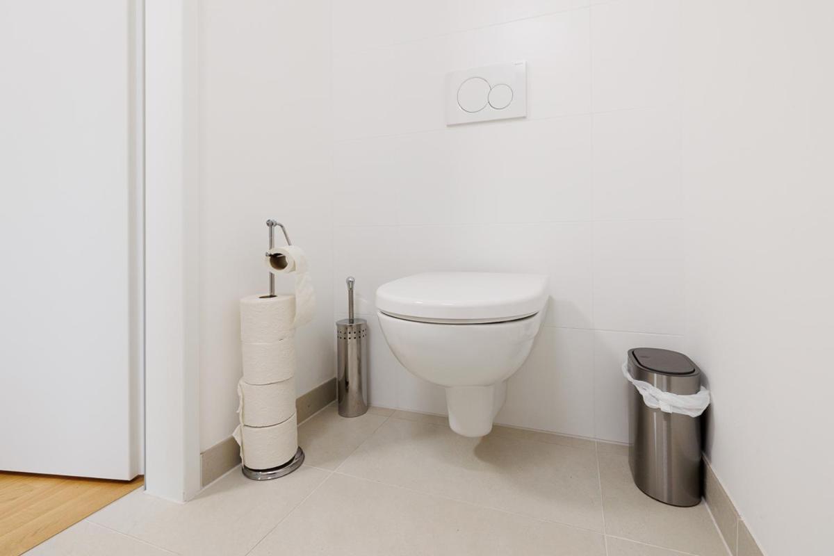 Lovely Apartment In Marina Tower - 10Min To City Center ウィーン エクステリア 写真